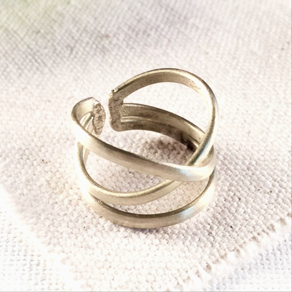 Linear X Ring - Picture 2 of 2